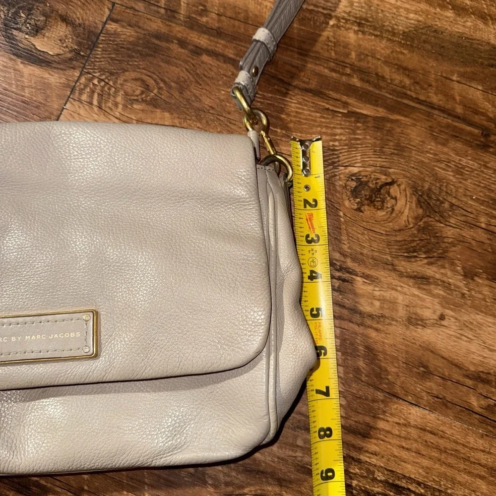 Marc Jacob's Taupe Pebbles Flap 100% Cow Leather Messenger Bag